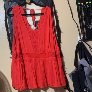 #553 size 6 Torrid NWOT Vibrant Red Sleeveless Blouse w/ lace detailing at vneck